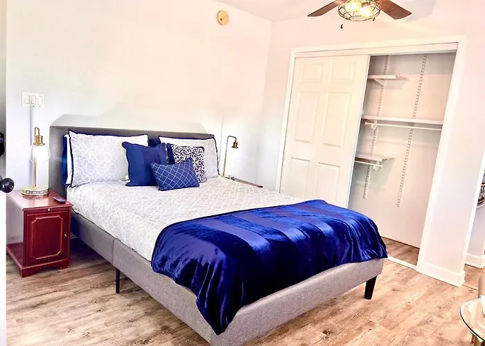 Upgraded, Stylish & Comfy 1 Bedroom/1 Bath Studio