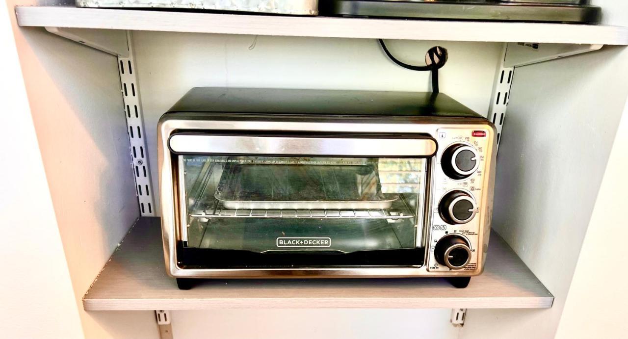Upgraded, Stylish & Comfy 1 Bedroom/1 Bath *