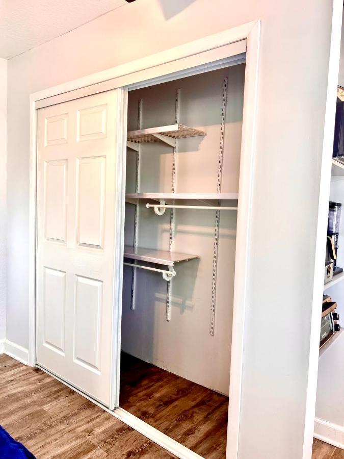 Upgraded, Stylish & Comfy 1 Bedroom/1 Bath Holiday home *