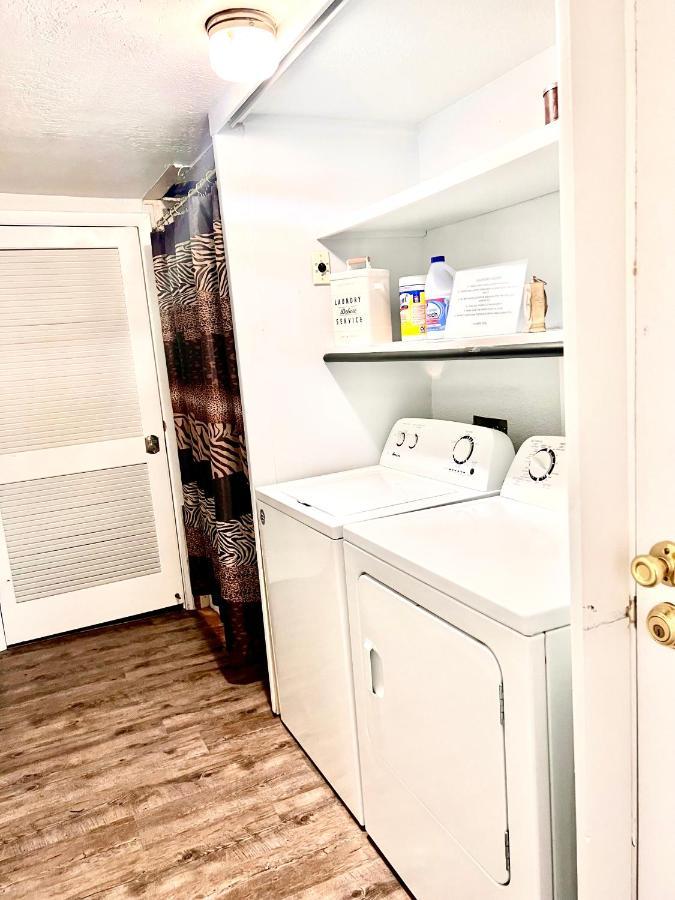 Upgraded, Stylish & Comfy 1 Bedroom/1 Bath Holiday home *